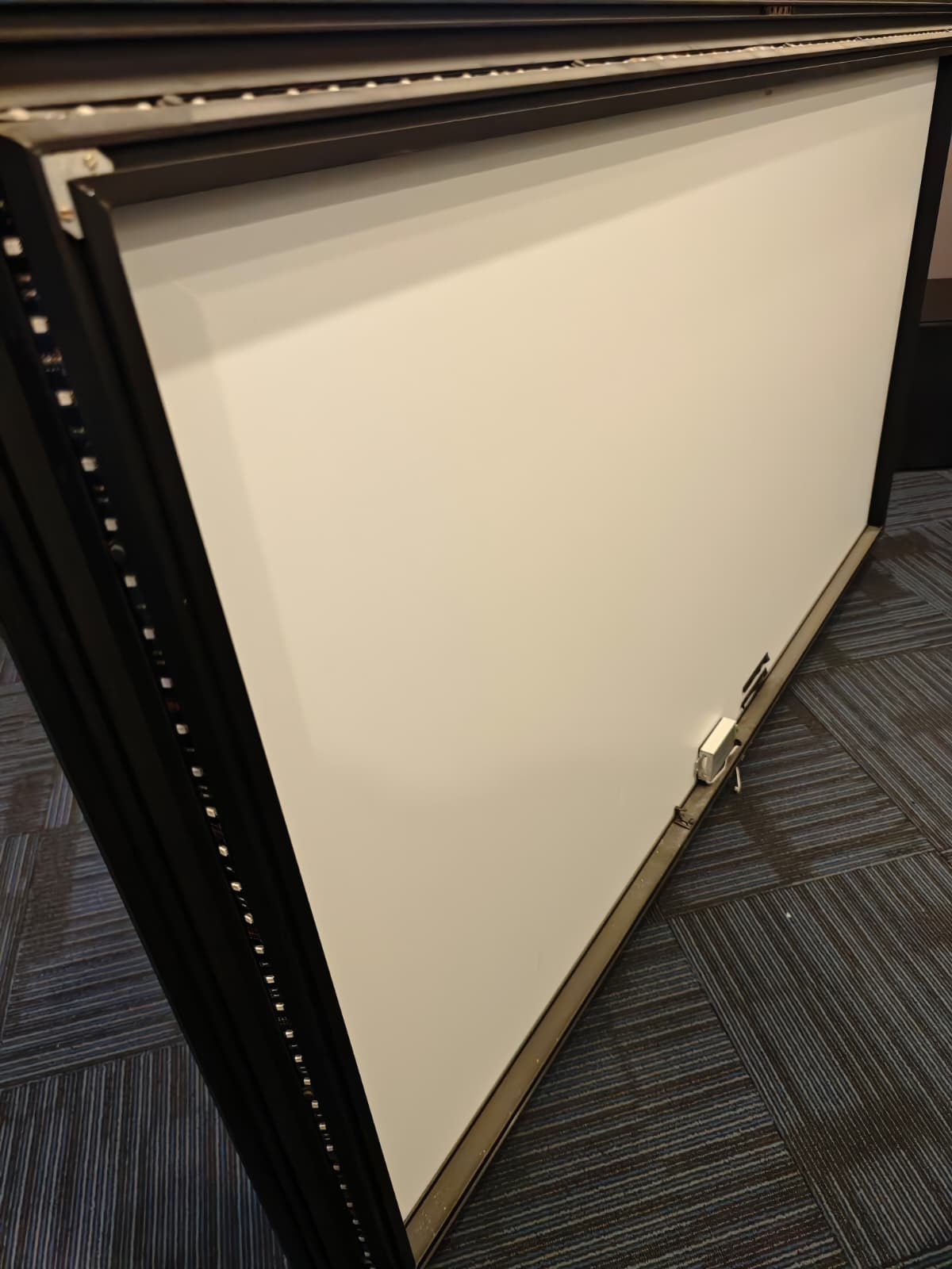 Screen Innovations Fixed Frame 96" Black Diamond w/ Led Lights Ex-Display