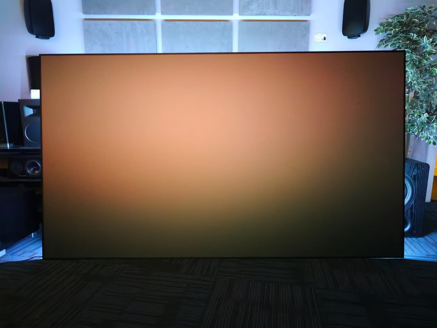 Screen Innovations Fixed Frame 96" Black Diamond w/ Led Lights Ex-Display