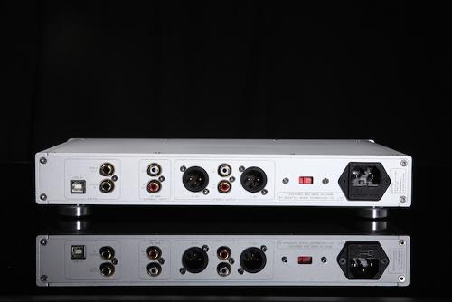 Questyle CMA 800i Pre-Amplifier, Headphone Amplifier, DAC (Silver) - (Ex-DEMO)
