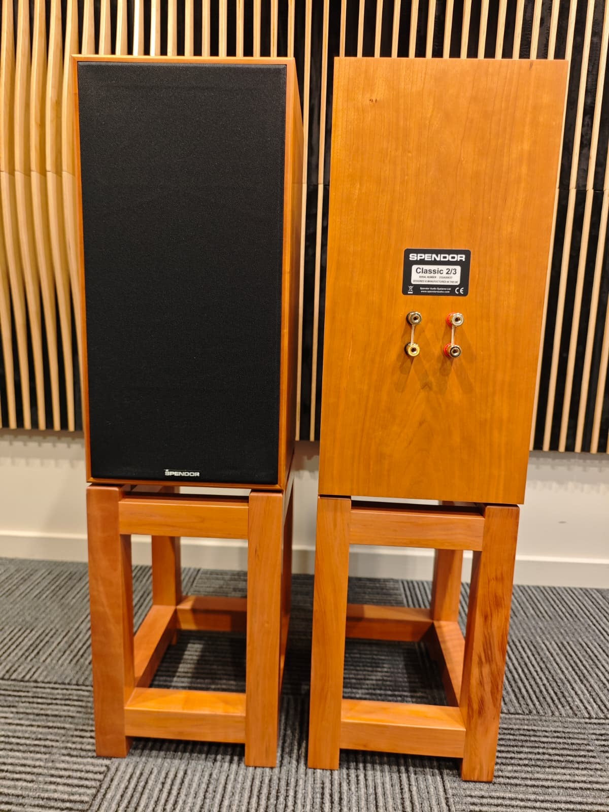 Second Hand Spendor Bookshelf Speaker Classic SP 2/3 w/ Stands