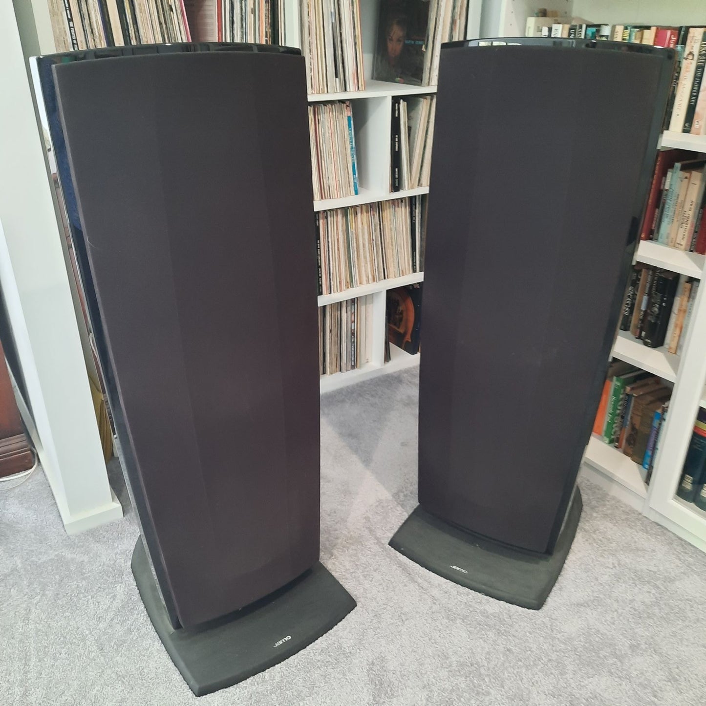 Jamo R 909, High-End Speakers. Dipolar. Black. Pair. Secondhand